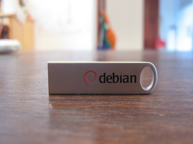 Debian 8.4 Flash Drive